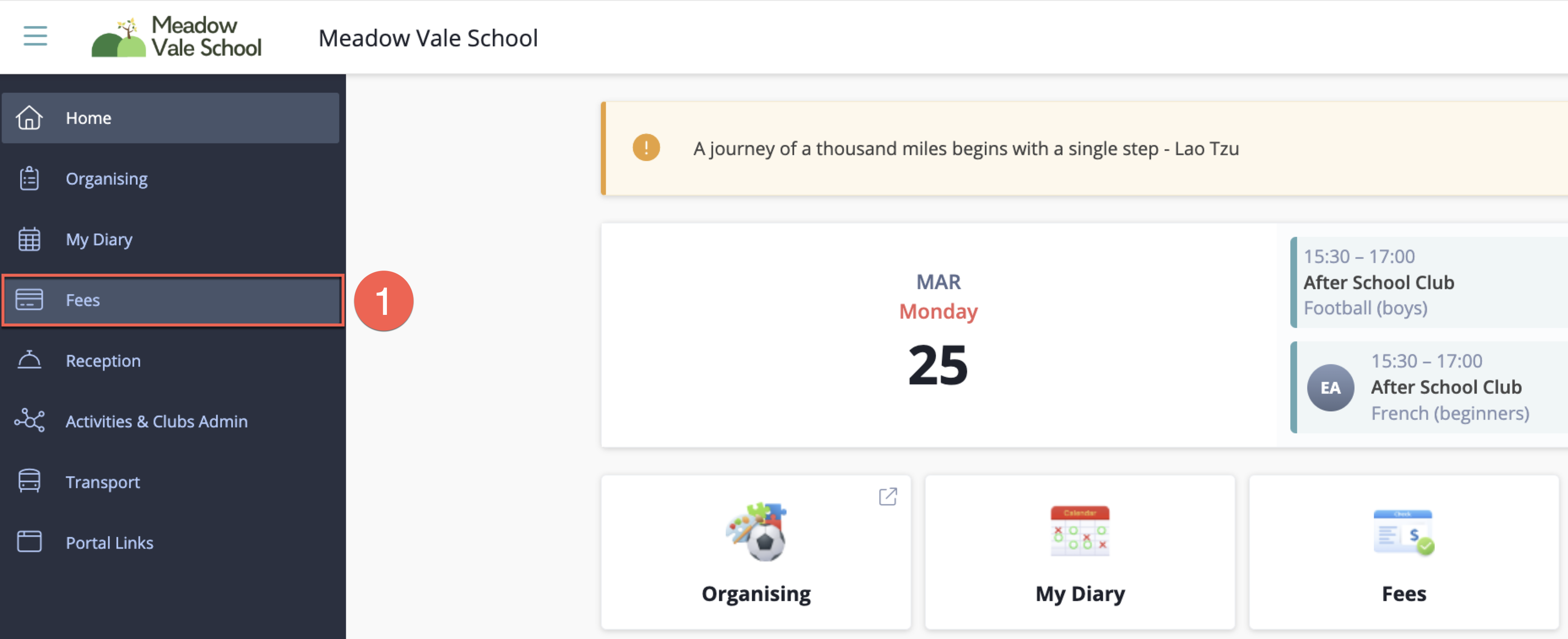 屏幕截图：请在您的 SchoolsBuddy 主页上，点击“费用”选项卡以访问费用模块。